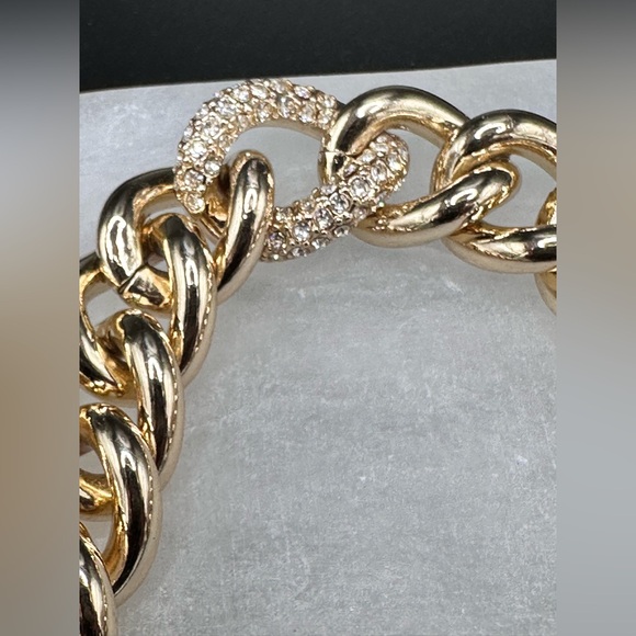 Victoria's Secret Gold Tone Chain Bracelet (Angel Wing Charm & Rhinestones Link) - Picture 4 of 9